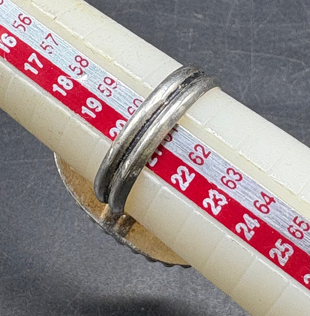 GROSSE BAGUE EN ARGENT MASSIF ET CABOCHON DE LABRADORITE DES ANNÉES 1980 ÉTRANGÈRE-photo-3