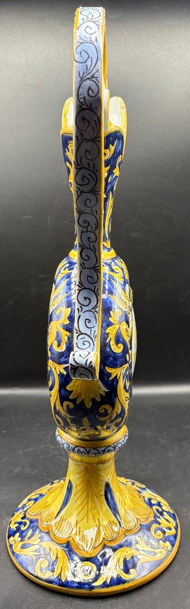 AIGUIÈRE DÉCORATIVE EN FAÏENCE ÉMAILLÉE PEINTE PAR DÈVRES DES ANNÉES 1900-photo-4