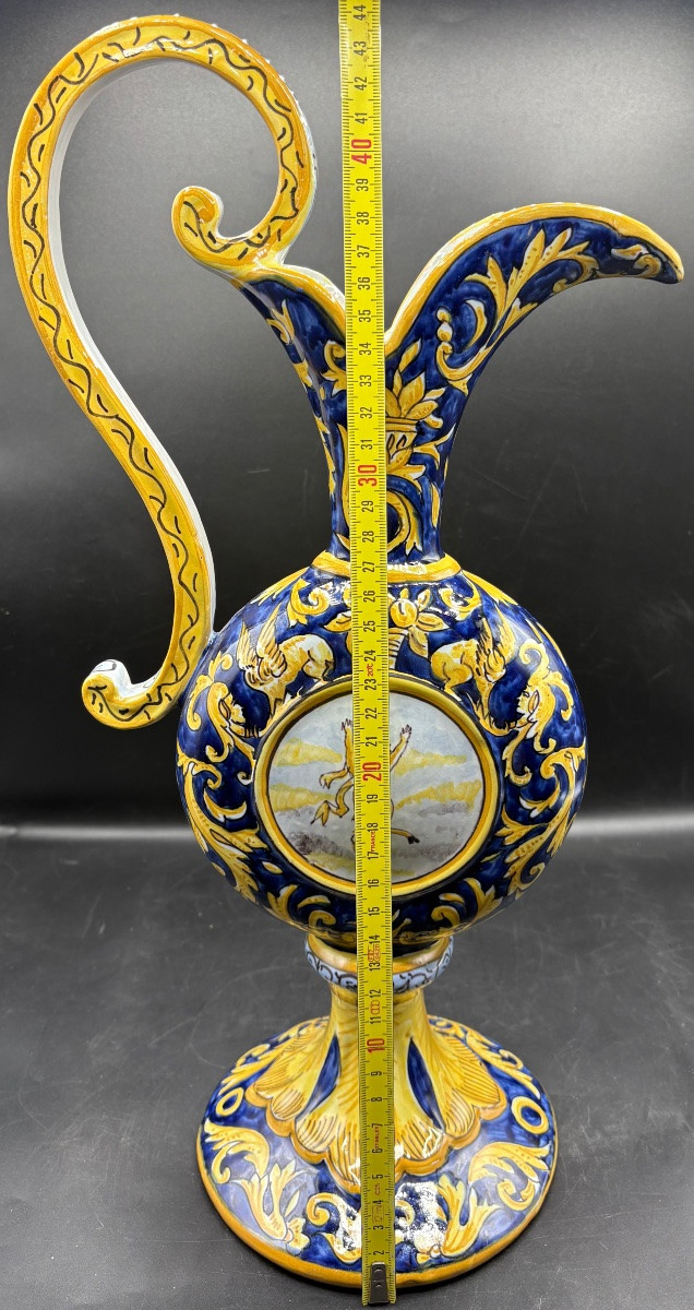 AIGUIÈRE DÉCORATIVE EN FAÏENCE ÉMAILLÉE PEINTE PAR DÈVRES DES ANNÉES 1900-photo-7