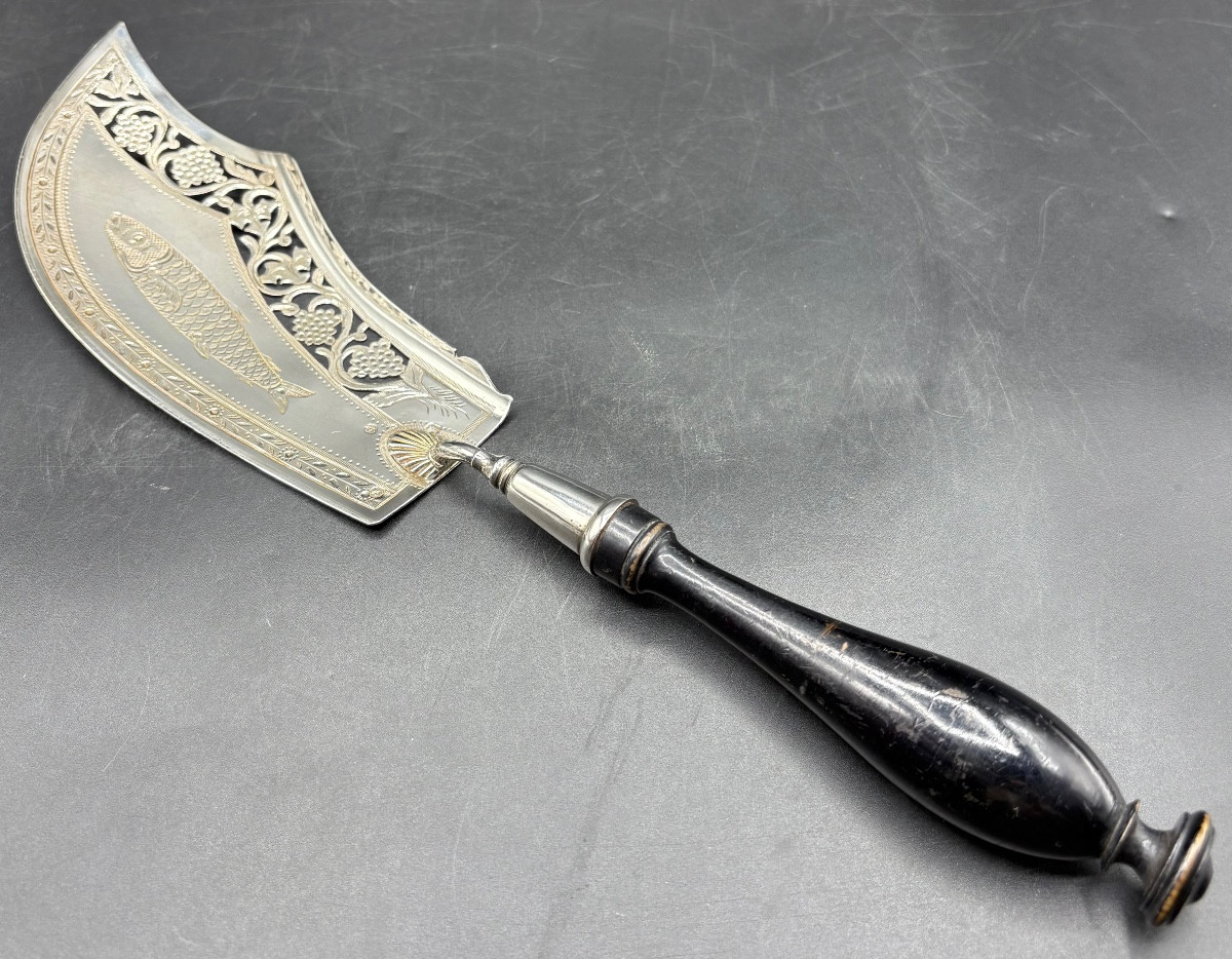 PELLE À POISSON EN ARGENT MASSIF ET POIRIER NOIRCI DES ANNÉES 1819-1838 MORANGE ANTOINE  