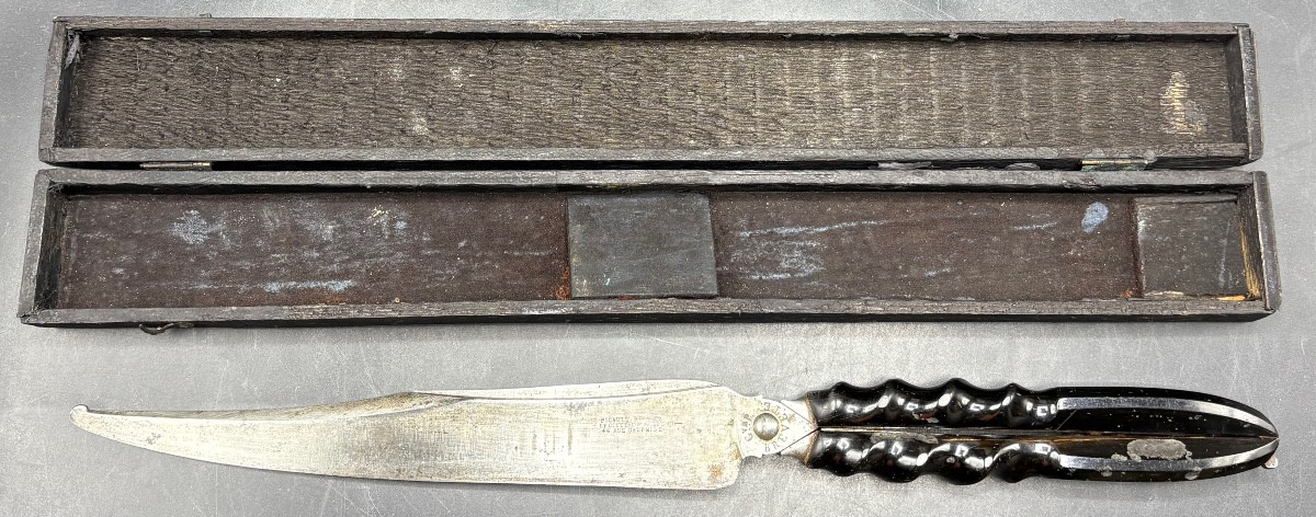 19th-century Steel And Carved Black Horn Knife And Scissors By Picault In Bordeaux 