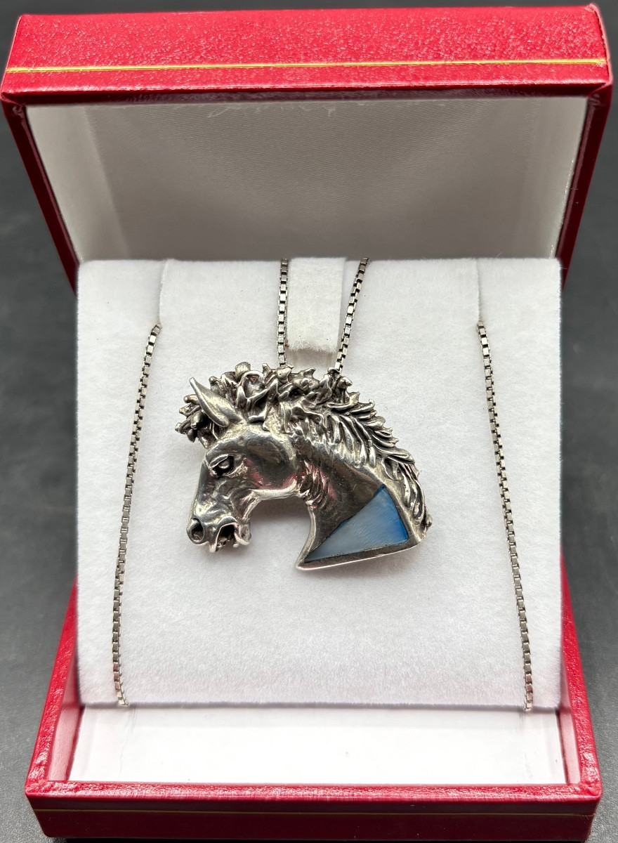 PENDENTIF EN ARGENT MASSIF ET NACRE TEINTÉE DES ANNÉES 1970/80 EUROPÉEN 