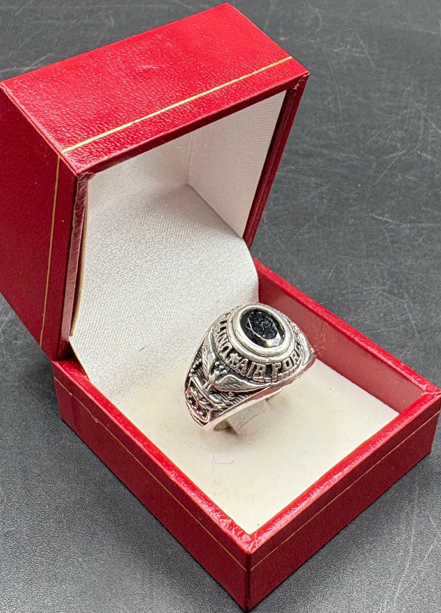 Men's Unisex American Ring In Solid Silver And Carved Onyx From The 1940s/50s