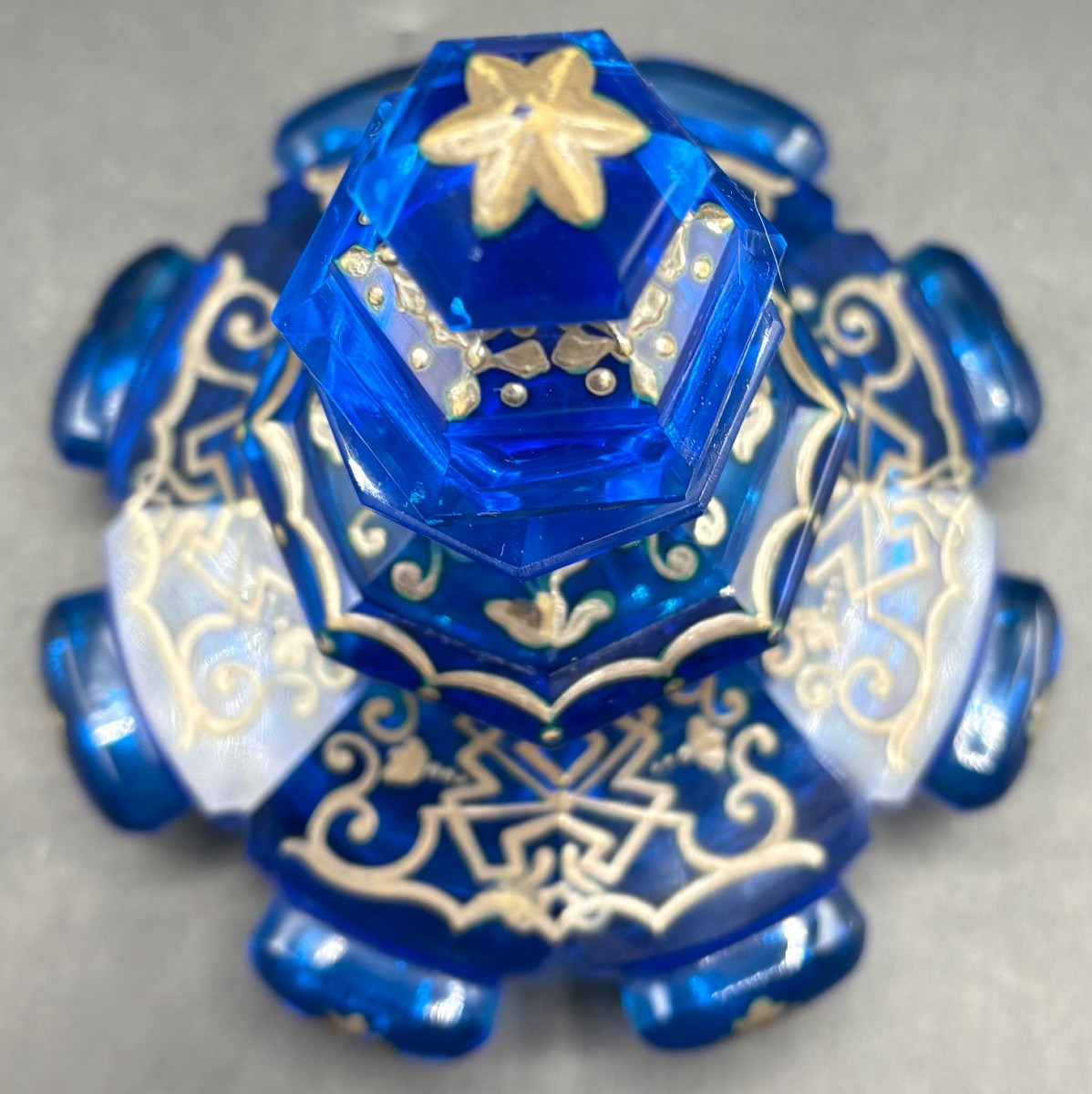 FLACON A PARFUM CHARLES X EN CRISTAL SOUFFLÉ MOULÉ TAILLÉ ET ÉMAILLÉ À L’ARGENT SAINT LOUIS -photo-3