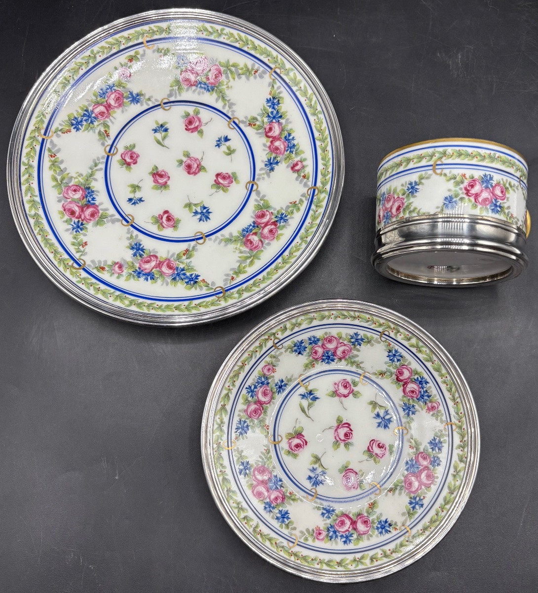 UN DÉJEUNER EN PORCELAINE ÉMAILLÉE PEINT ET DORÉ ET ARGENT MASSIF DES ANNÉES 1900 LIMOGES-photo-1