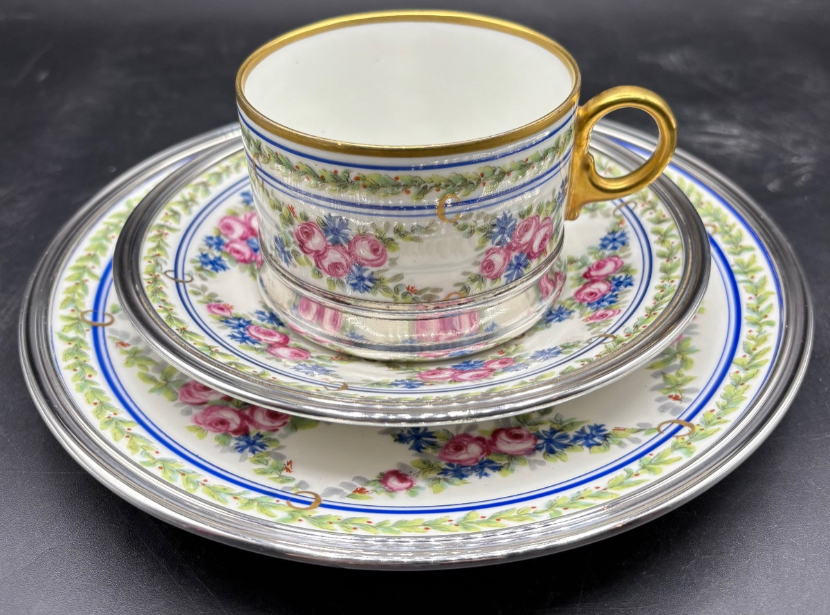 UN DÉJEUNER EN PORCELAINE ÉMAILLÉE PEINT ET DORÉ ET ARGENT MASSIF DES ANNÉES 1900 LIMOGES