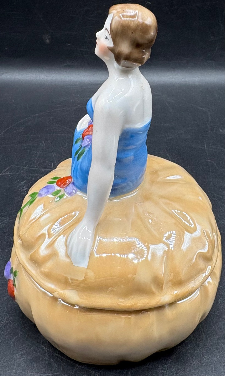 German Glazed Porcelain Bonbonniere (painted) From The 1900s/20s -photo-2