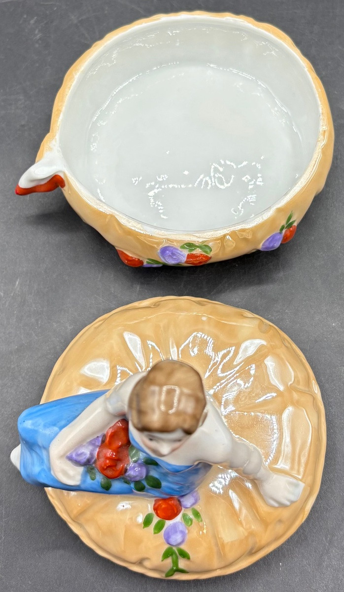 German Glazed Porcelain Bonbonniere (painted) From The 1900s/20s -photo-2