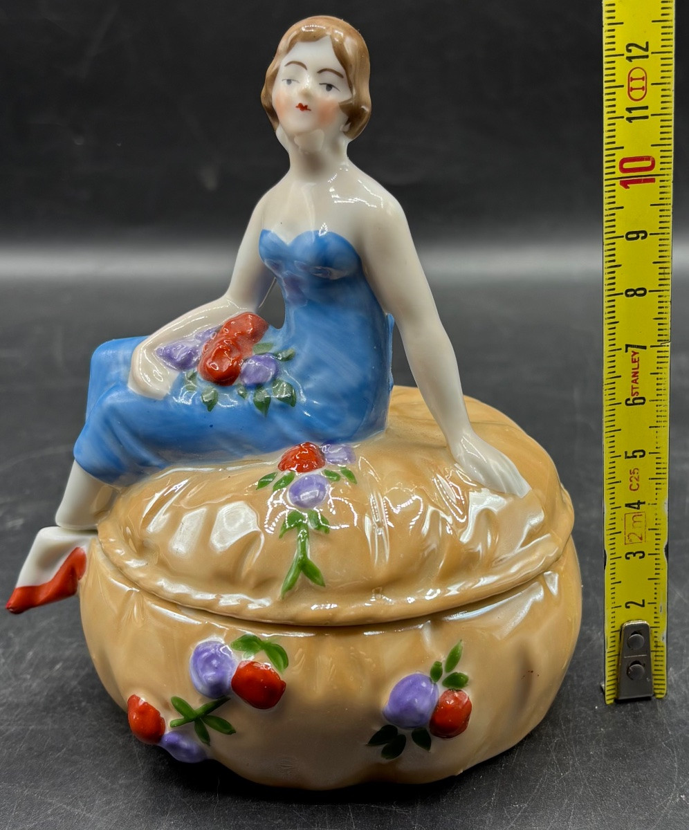 German Glazed Porcelain Bonbonniere (painted) From The 1900s/20s -photo-5