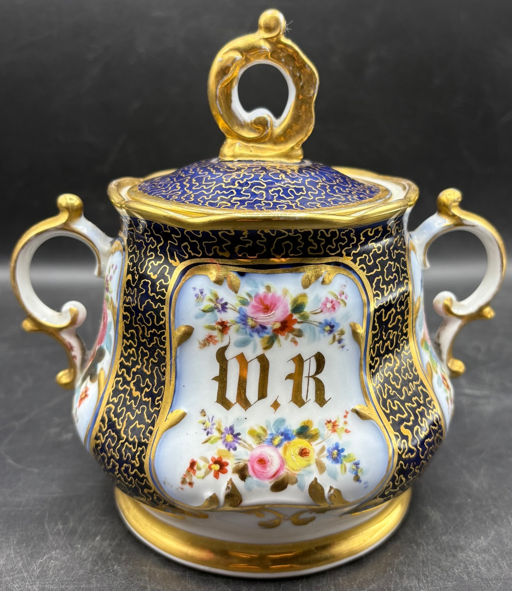 POT COUVERT EN PORCELAINE ÉMAILLÉE PEINTE ET DORÉE FIN XIXÈME VALENTINE 