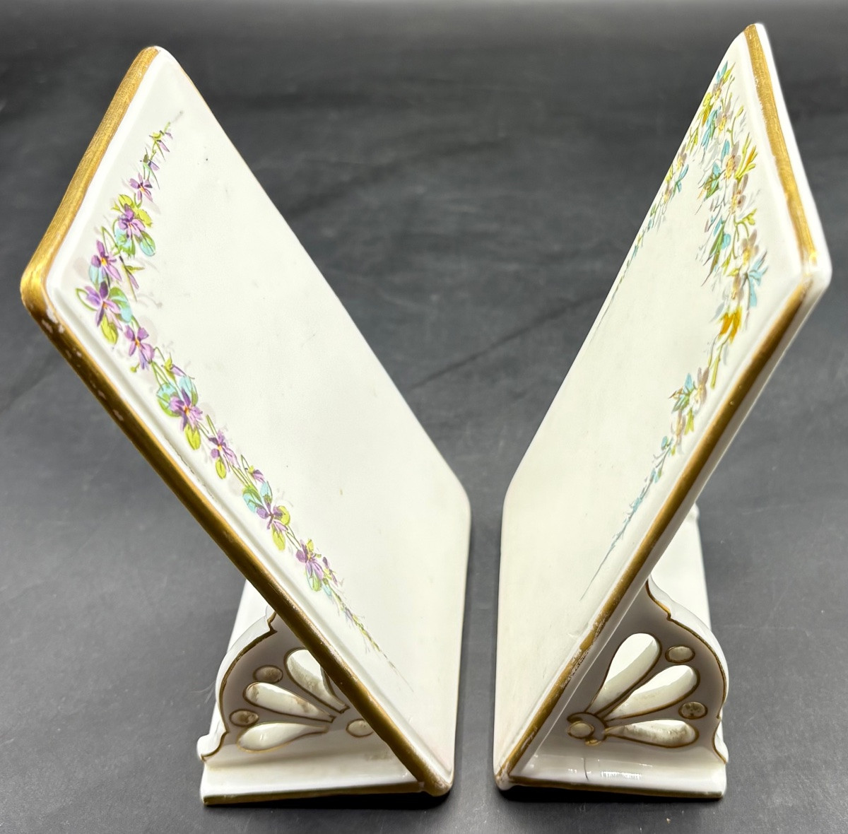 DEUX PORTES MENUS EN PORCELAINE ÉMAILLÉE SIGNÉE DELVAUX PARIS DES ANNÉES 1920/30-photo-4
