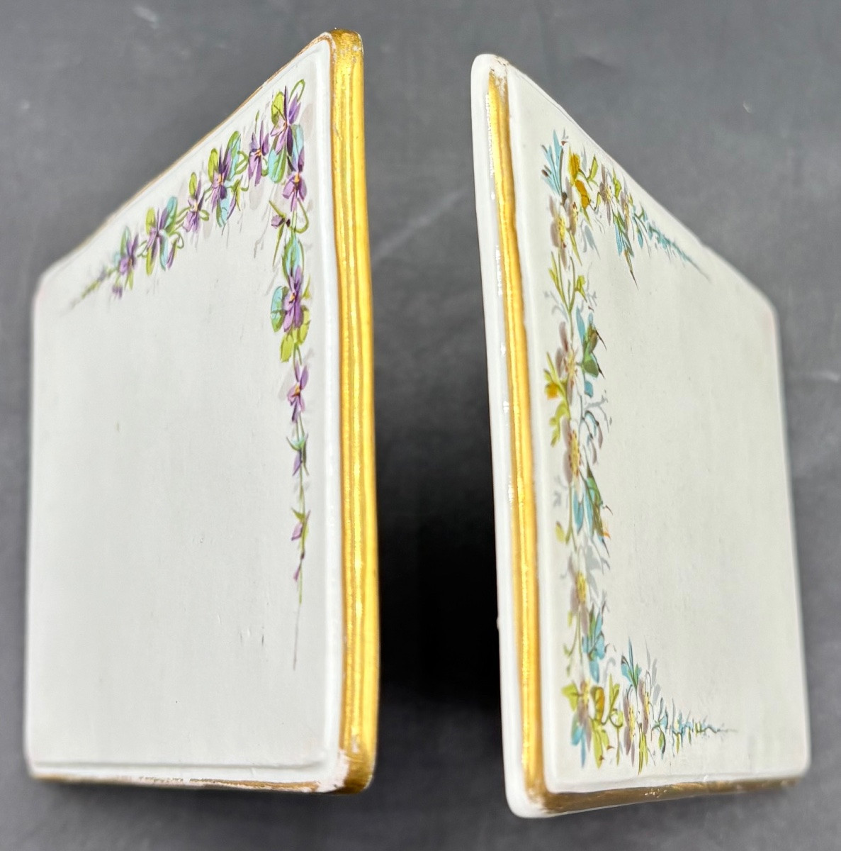 DEUX PORTES MENUS EN PORCELAINE ÉMAILLÉE SIGNÉE DELVAUX PARIS DES ANNÉES 1920/30-photo-1
