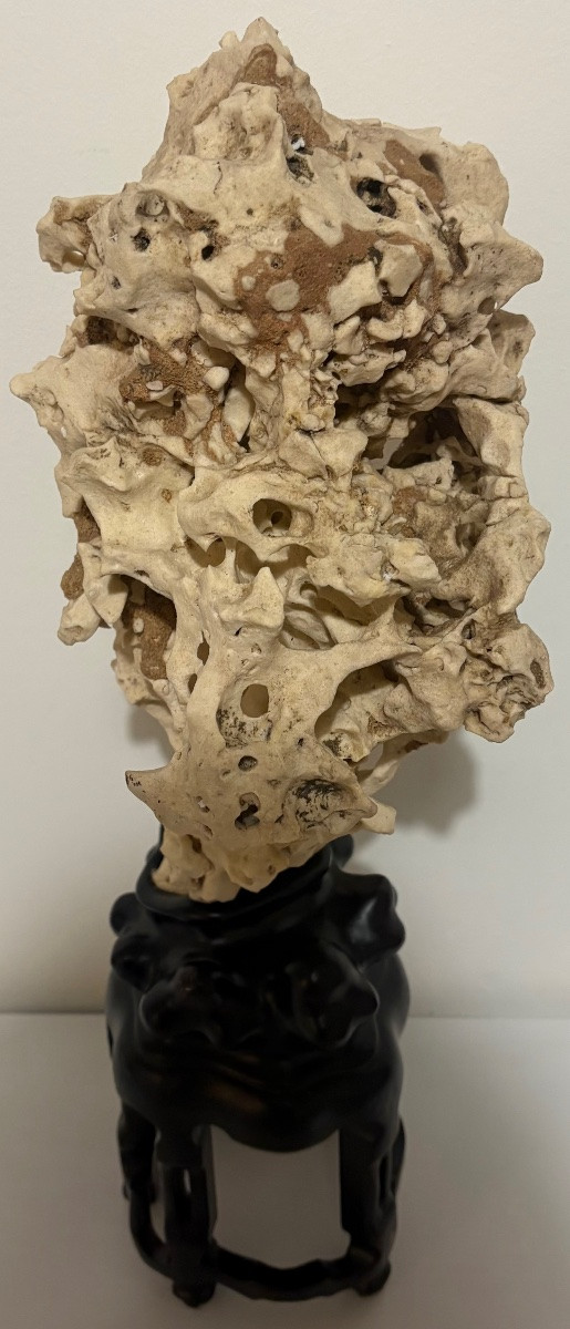 UNE PIERRE NATURELLE ET SOCLE EN BOIS SCULPTÉ LAQUÉ DES ANNÉES 1900 CHINOISE-photo-3