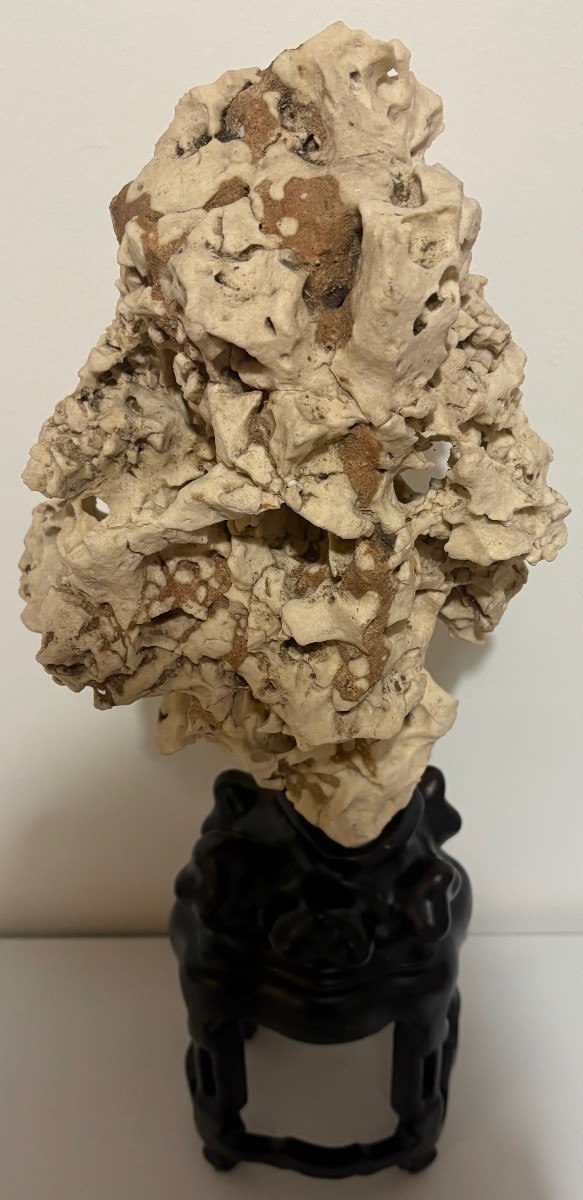 UNE PIERRE NATURELLE ET SOCLE EN BOIS SCULPTÉ LAQUÉ DES ANNÉES 1900 CHINOISE-photo-4