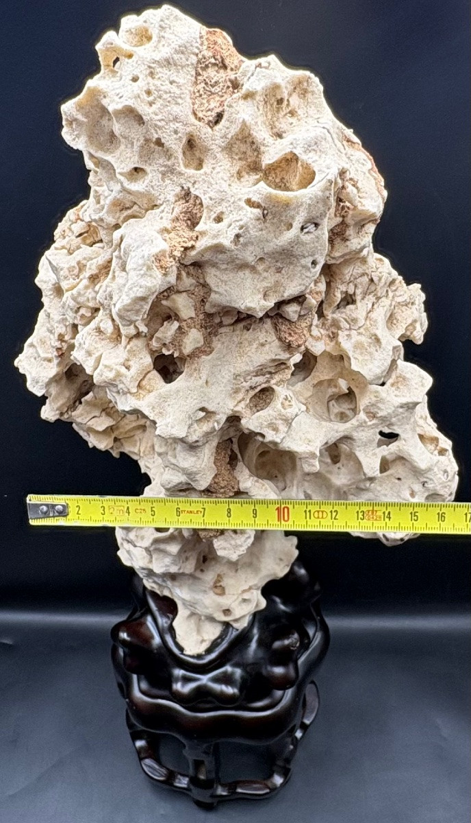 UNE PIERRE NATURELLE ET SOCLE EN BOIS SCULPTÉ LAQUÉ DES ANNÉES 1900 CHINOISE-photo-5