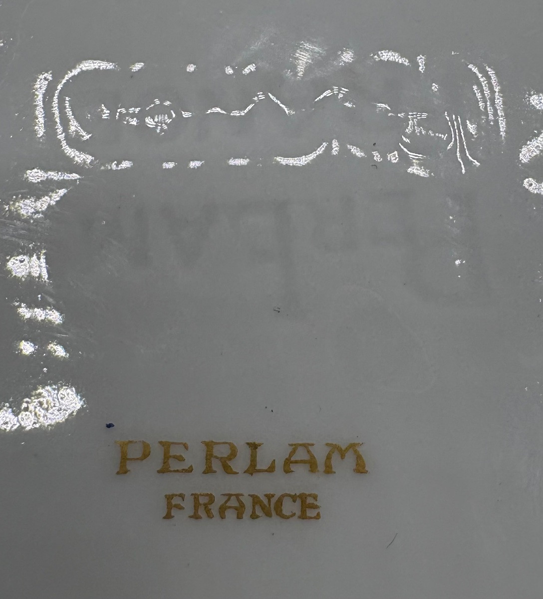 BOUILLON EN PORCELAINE ÉMAILLÉE DORÉE DES ANNÉES 1920 PAR PERLAM-photo-1