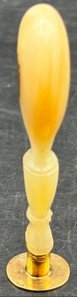 CACHET A CIRE EN NACRE SCULPTÉ ET OR DES ANNÉES 1830 FRANÇAIS -photo-2