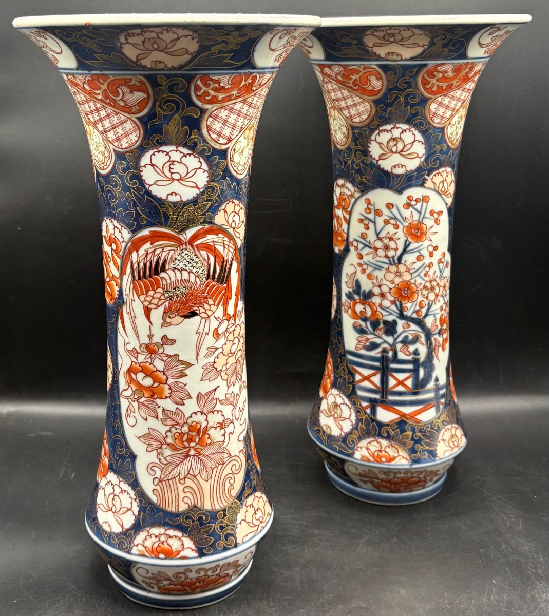 Pair Of Cornet-shaped Vases In Imari Porcelain From Japan, Late 19th Century