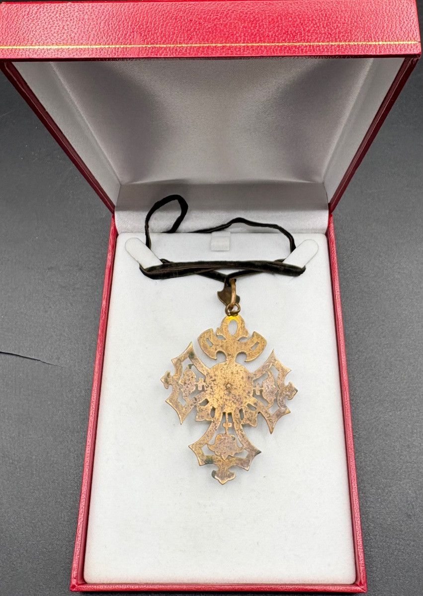 UNE CROIX EN LAITON DORÉ ÉMAIL ET AMÉTHYSTES FIN XIXÈME  FRANÇAISE-photo-2