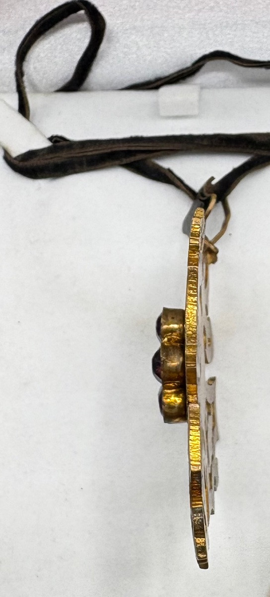 UNE CROIX EN LAITON DORÉ ÉMAIL ET AMÉTHYSTES FIN XIXÈME  FRANÇAISE-photo-3