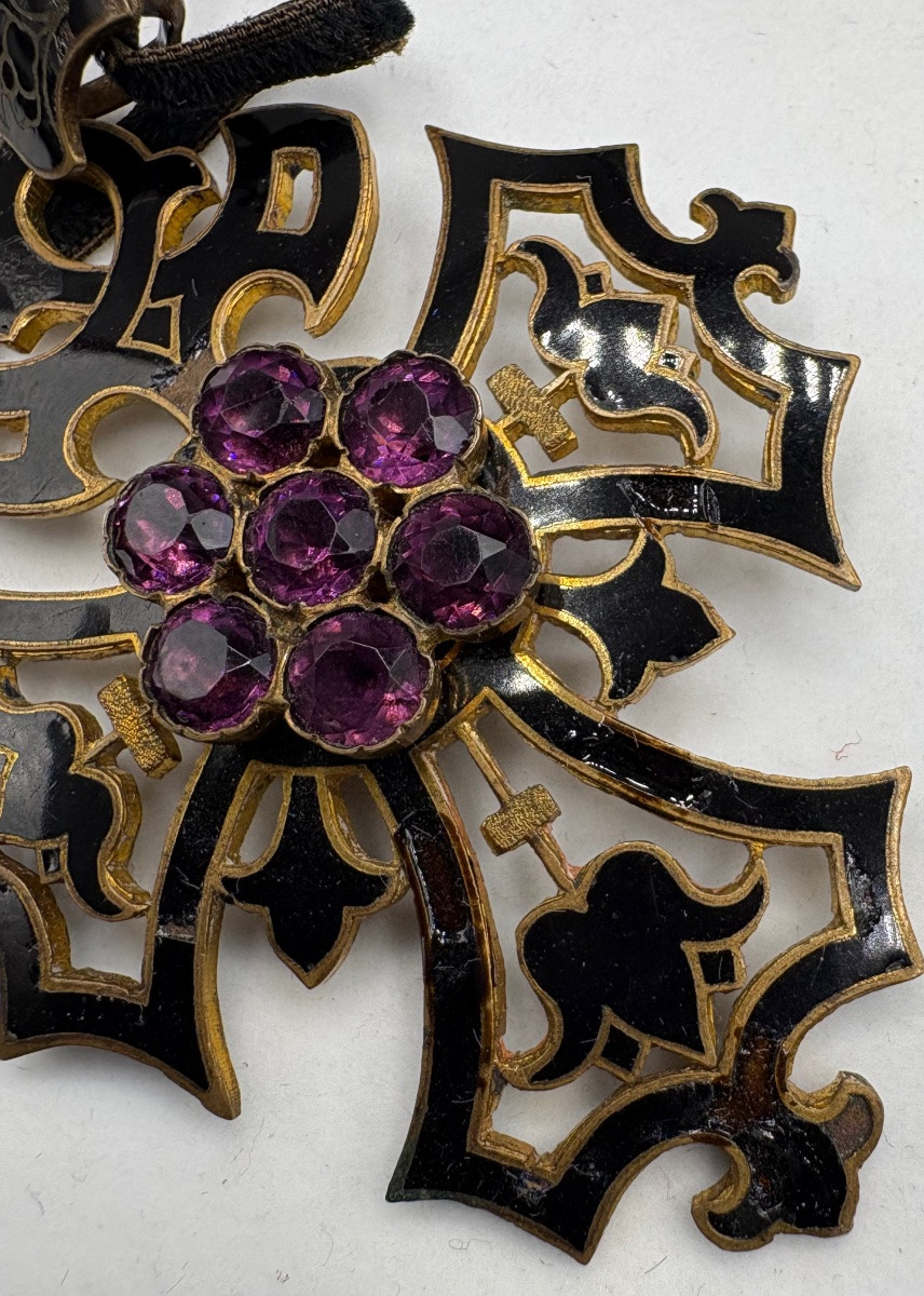 UNE CROIX EN LAITON DORÉ ÉMAIL ET AMÉTHYSTES FIN XIXÈME  FRANÇAISE-photo-1