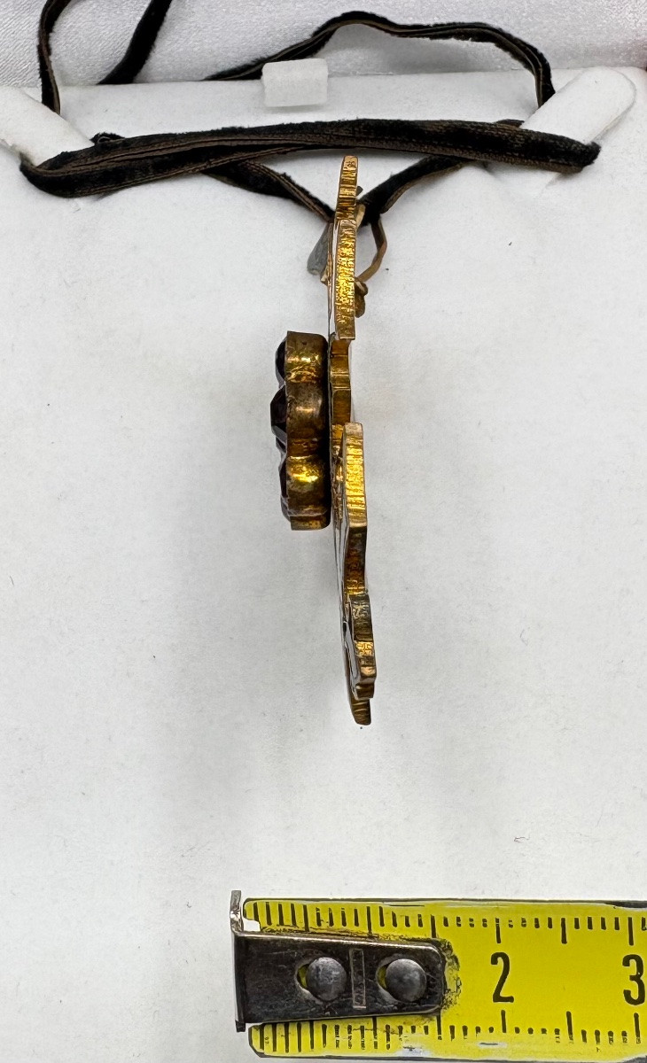 UNE CROIX EN LAITON DORÉ ÉMAIL ET AMÉTHYSTES FIN XIXÈME  FRANÇAISE-photo-2