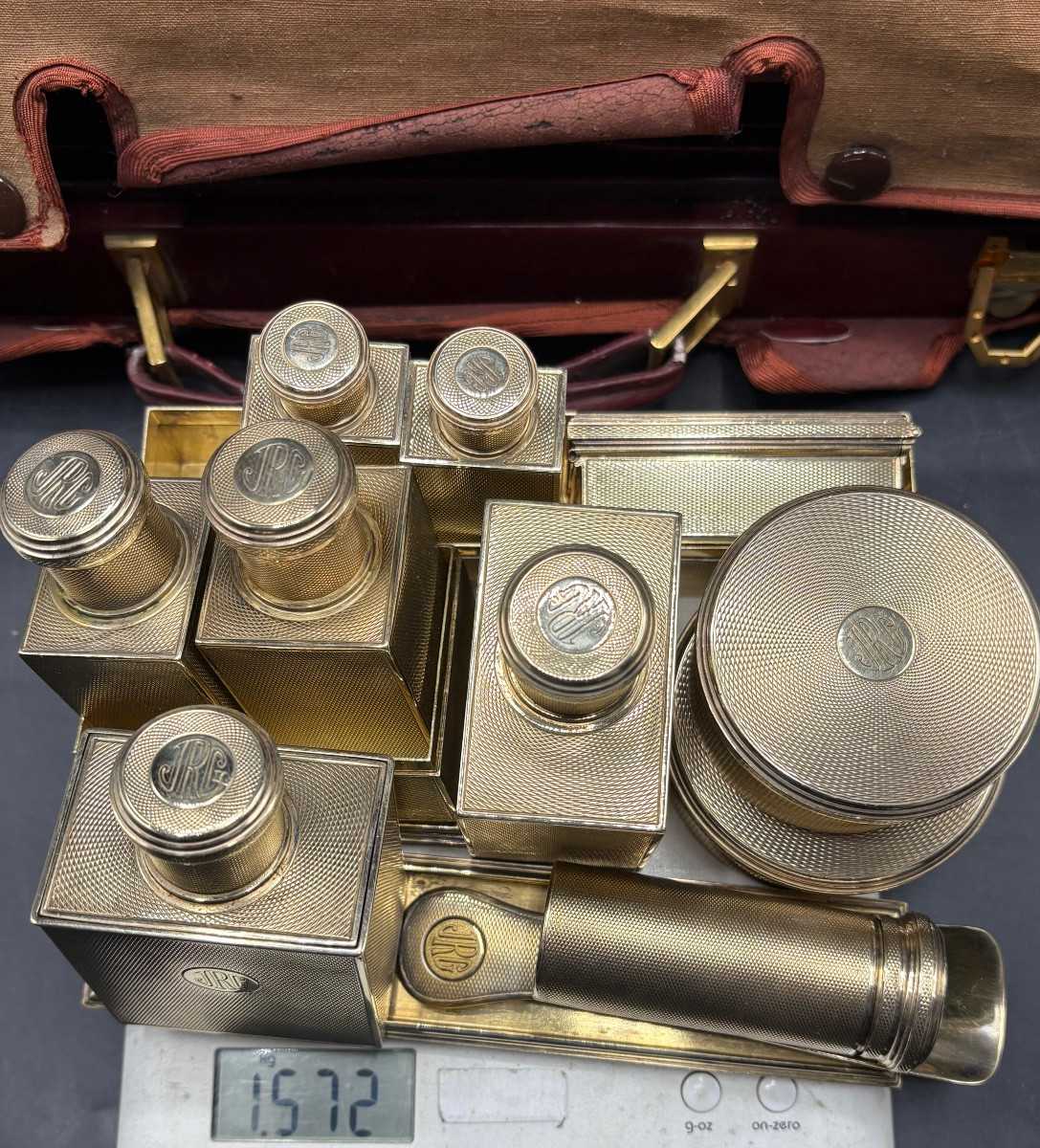 MALLETTE DE VOYAGE POUR HOMME ET FEMME, CUIR VERMEIL & DIVERS VERS 1900 PAR KELLER-photo-2