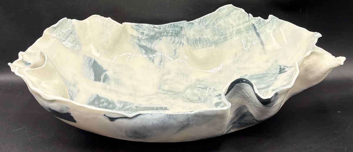 COUPE EN PORCELAINE ÉMAILLÉE DES ANNÉES 1980 PAR “ M “-photo-3