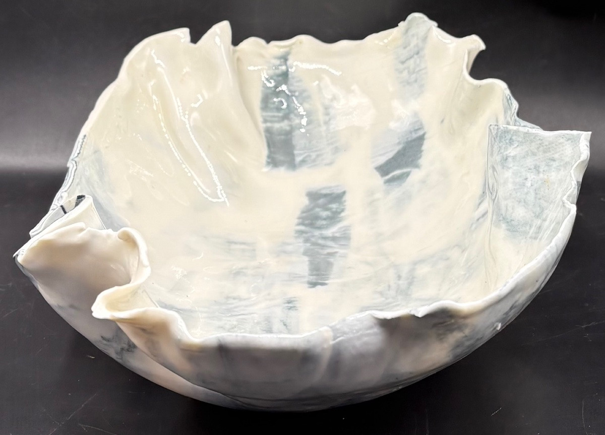 COUPE EN PORCELAINE ÉMAILLÉE DES ANNÉES 1980 PAR “ M “-photo-4