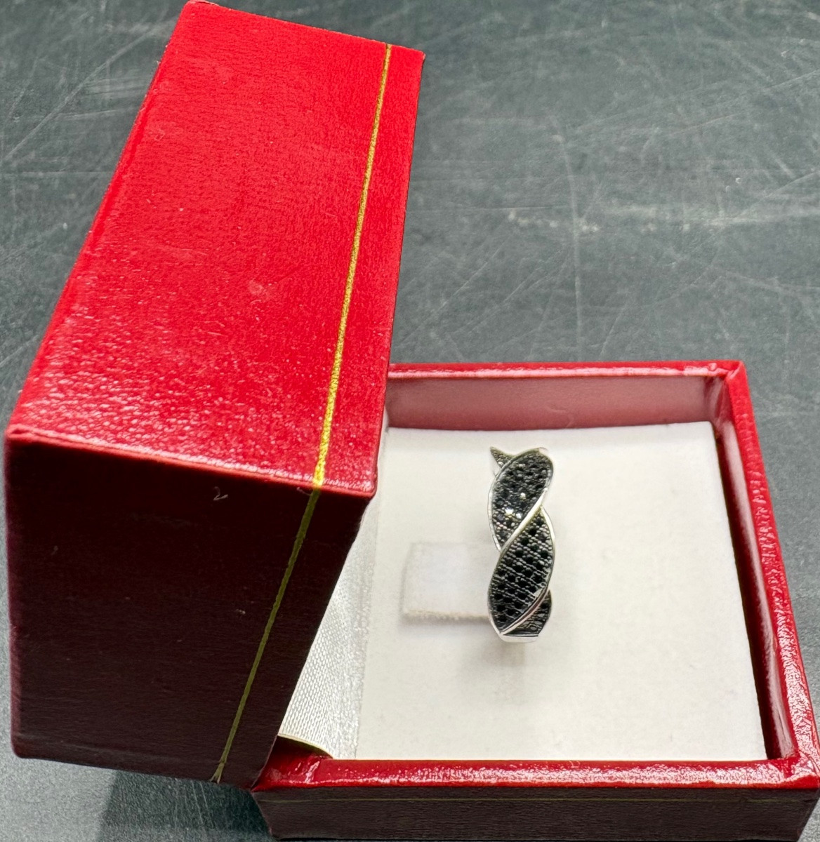 BAGUE EN ARGENT MASSIF PAVÉE D’HÉMATITES TAILLÉES FRANÇAISE DES ANNÉES 1980-photo-2