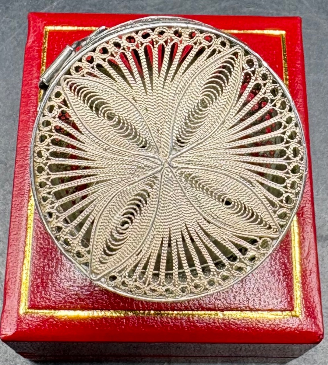 1960s/70s European Solid Silver Filigree Pill Box-photo-1