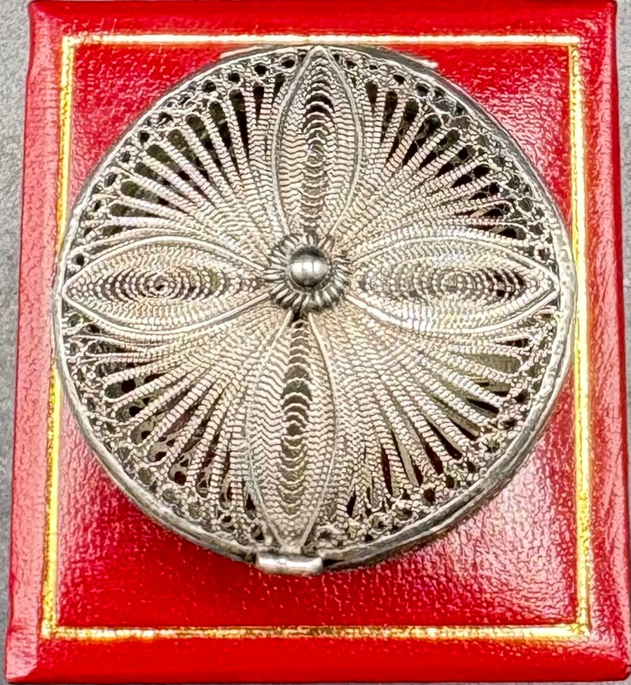 1960s/70s European Solid Silver Filigree Pill Box-photo-2