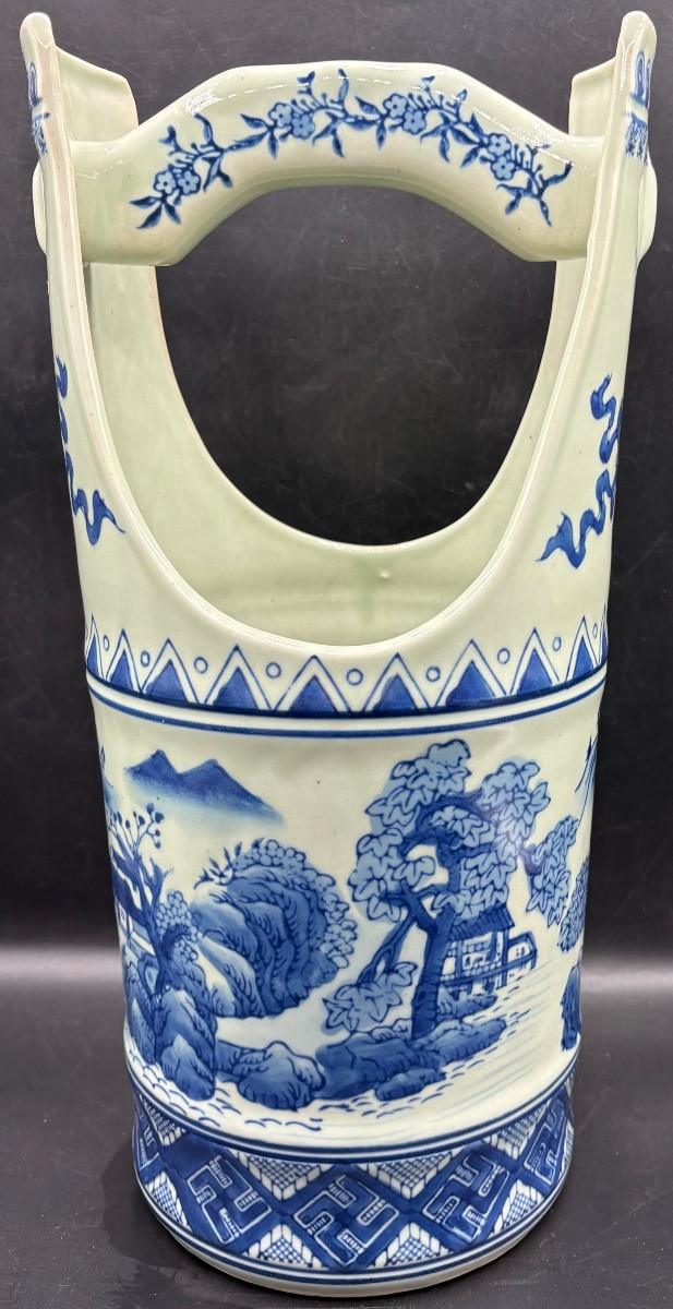 1950s Chinese Enameled Porcelain Vase-photo-2