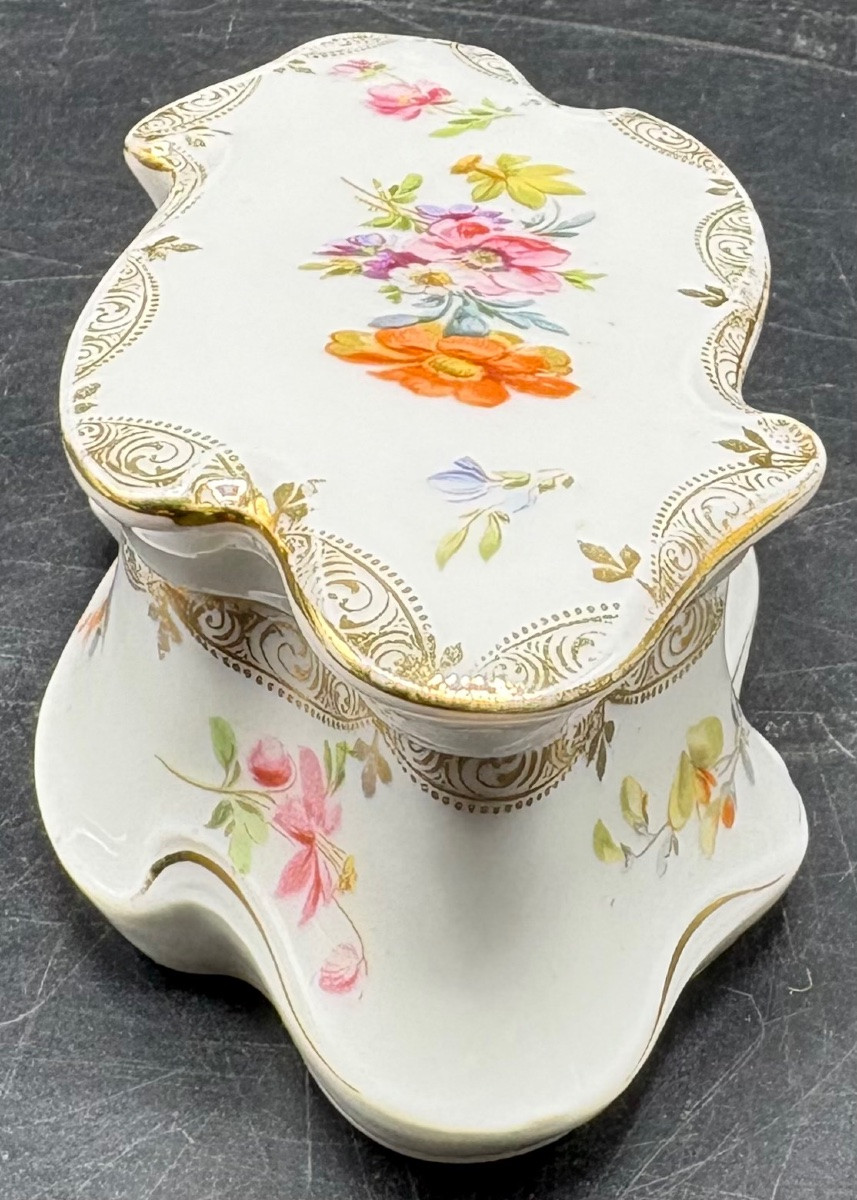 Painted And Gilded Enameled Porcelain Bonbonnière From The German 1900s-photo-2