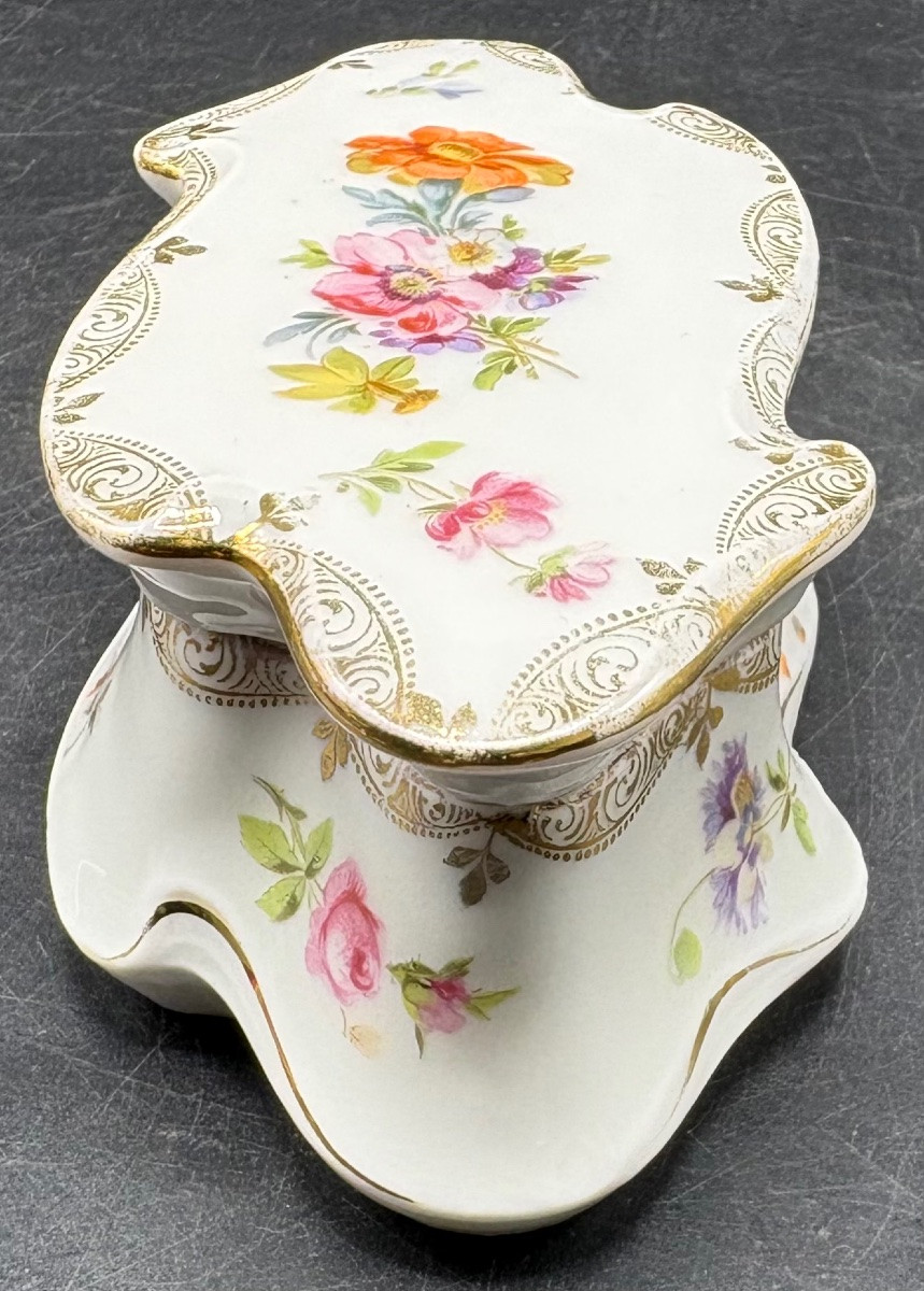 Painted And Gilded Enameled Porcelain Bonbonnière From The German 1900s-photo-4