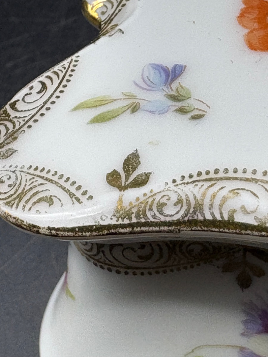 Painted And Gilded Enameled Porcelain Bonbonnière From The German 1900s-photo-3
