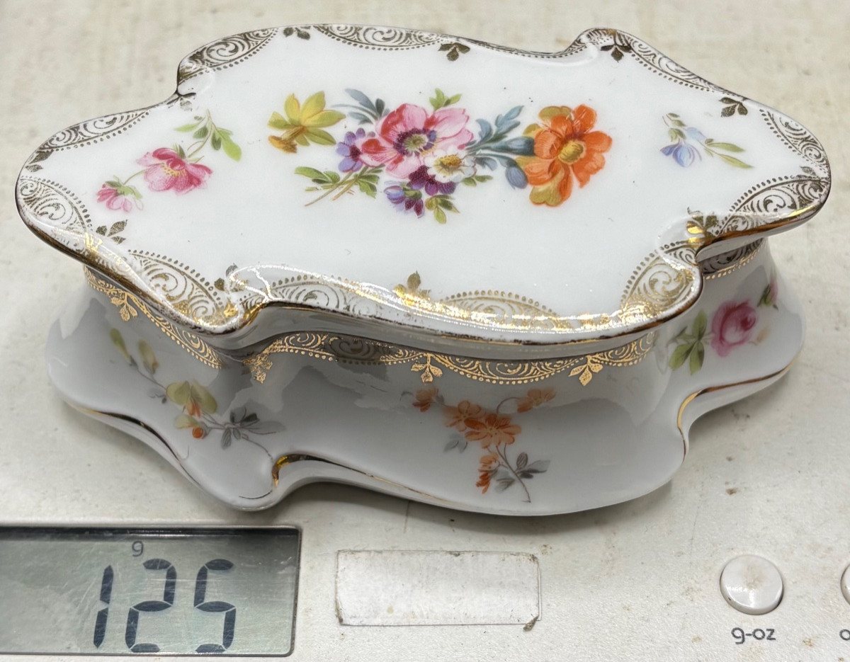 Painted And Gilded Enameled Porcelain Bonbonnière From The German 1900s-photo-8