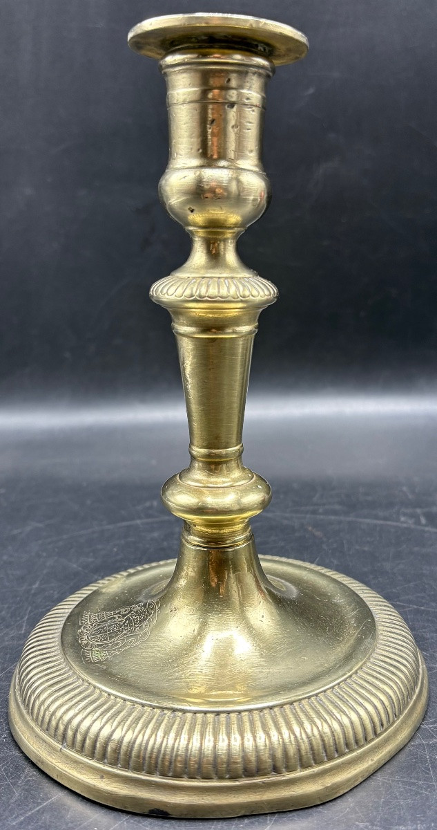 BOUGEOIR EN BRONZE FONDU POLI DU DÉBUT XVII ARMORIÉ POUR UN CARDINAL DU SUD OUEST -photo-2