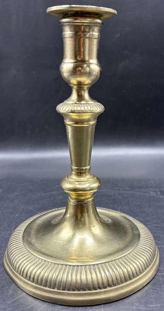 BOUGEOIR EN BRONZE FONDU POLI DU DÉBUT XVII ARMORIÉ POUR UN CARDINAL DU SUD OUEST -photo-3