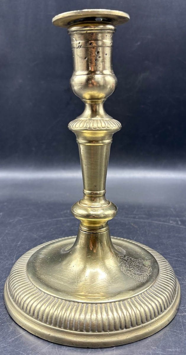 BOUGEOIR EN BRONZE FONDU POLI DU DÉBUT XVII ARMORIÉ POUR UN CARDINAL DU SUD OUEST -photo-4
