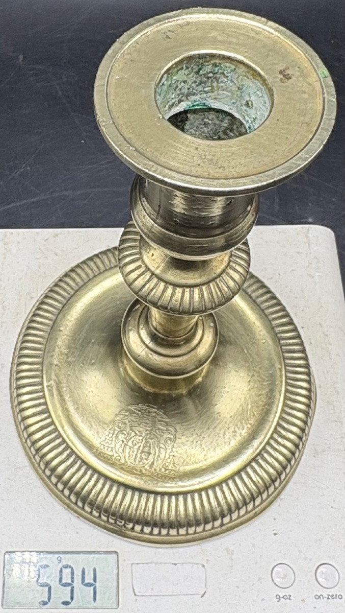 BOUGEOIR EN BRONZE FONDU POLI DU DÉBUT XVII ARMORIÉ POUR UN CARDINAL DU SUD OUEST -photo-7