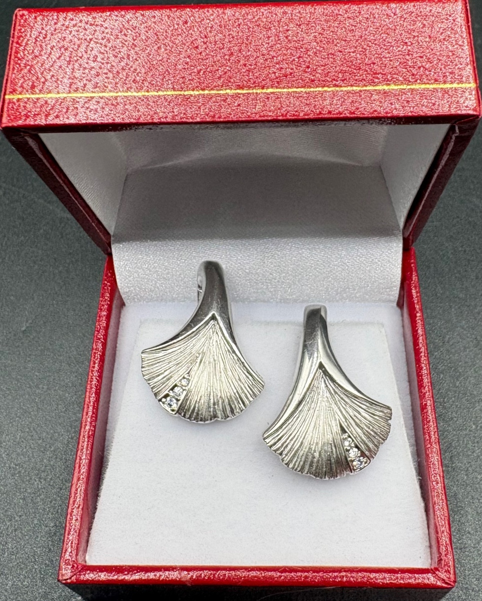 BOUCLES D’OREILLE EN ARGENT MASSIF ET OXYDES DE ZIRCONIUM DES ANNÉES 1980 PAR NINA RICCI