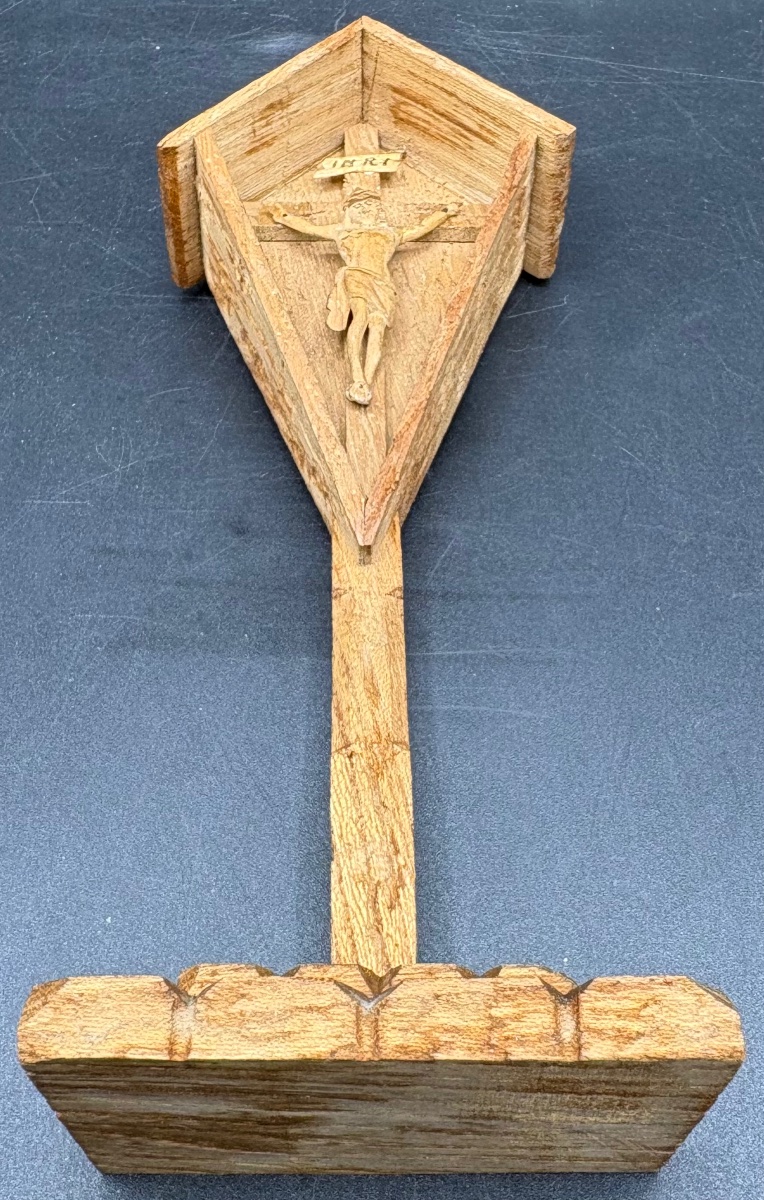 PETIT CALVAIRE EN BOIS SCULPTÉ DES ANNÉES 1900 SUISSE-photo-2