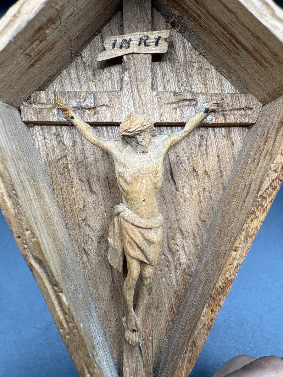 PETIT CALVAIRE EN BOIS SCULPTÉ DES ANNÉES 1900 SUISSE-photo-3