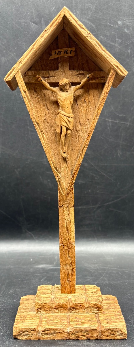 PETIT CALVAIRE EN BOIS SCULPTÉ DES ANNÉES 1900 SUISSE