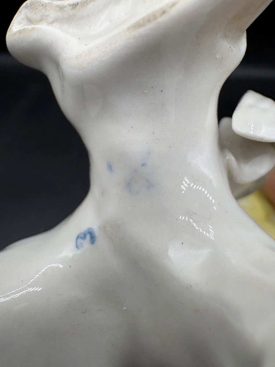 UN SUJET PERROQUET EN PORCELAINE ÉMAILLÉE DES ANNÉES 1920 PAR KARL ENS-photo-3