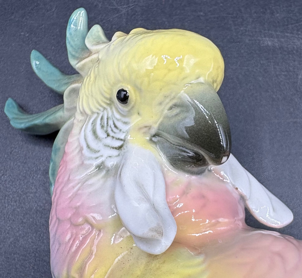 UN SUJET PERROQUET EN PORCELAINE ÉMAILLÉE DES ANNÉES 1920 PAR KARL ENS-photo-4