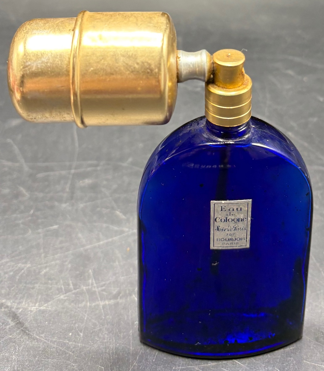 VAPORISATEUR SUR UN FLACON BOURGEOIS DES ANNÉES 1930/40 PARIS