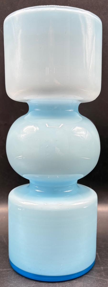 VASE EN OPALINE À DOUBLE COUCHES DES ANNÉES 1960/70 FRANÇAIS 