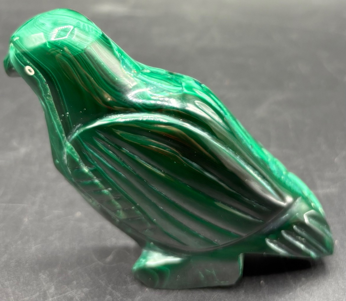 SUJET OISEAU EN MALAKITE TAILLÉE SCULPTÉE POLIE DES ANNÉES 1980 DU BRÉSIL -photo-3
